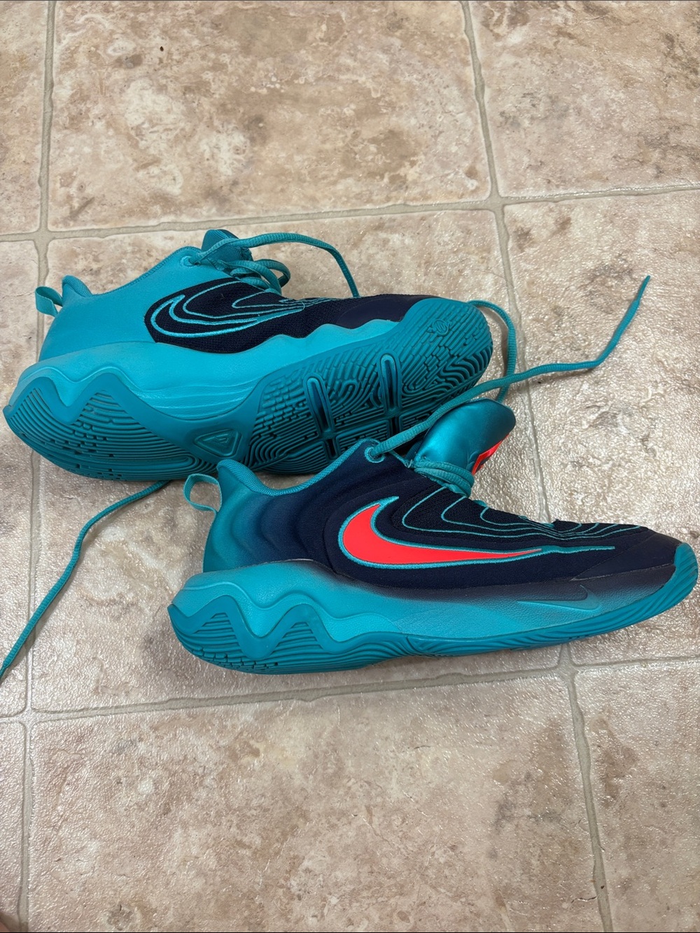 Nike basketball kids shoes size 5Y - Picture 6 of 10